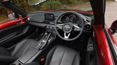 Used car hunter: sporty convertibles - Mazda MX-5, interior 