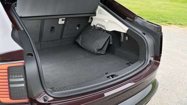 Volvo ES90 - boot space