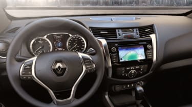 Renault Alaskan 2016 - interior