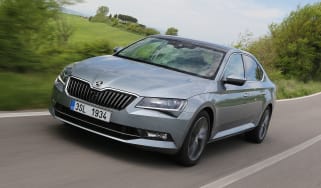 Skoda Superb - front tracking
