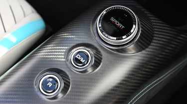 Maserati MCPure Cielo - gear and drive selectors