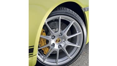 Porsche Cayman R wheel