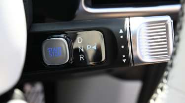 Hyundai Ioniq 9 - gear selector