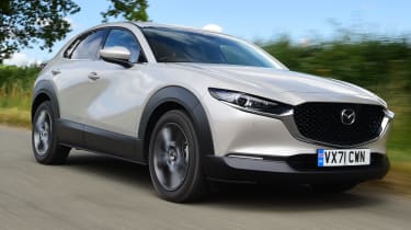 Mazda CX-30: front tracking