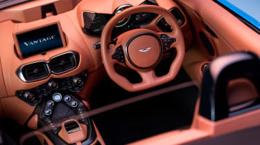 Aston Martin Vantage Roadster - cabin