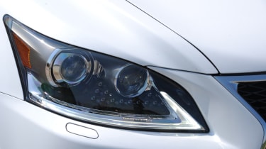 Lexus LS headlight