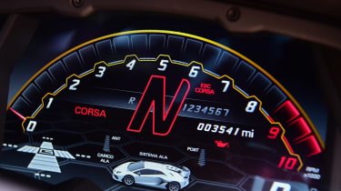 Lamborghini Aventador SVJ - dials
