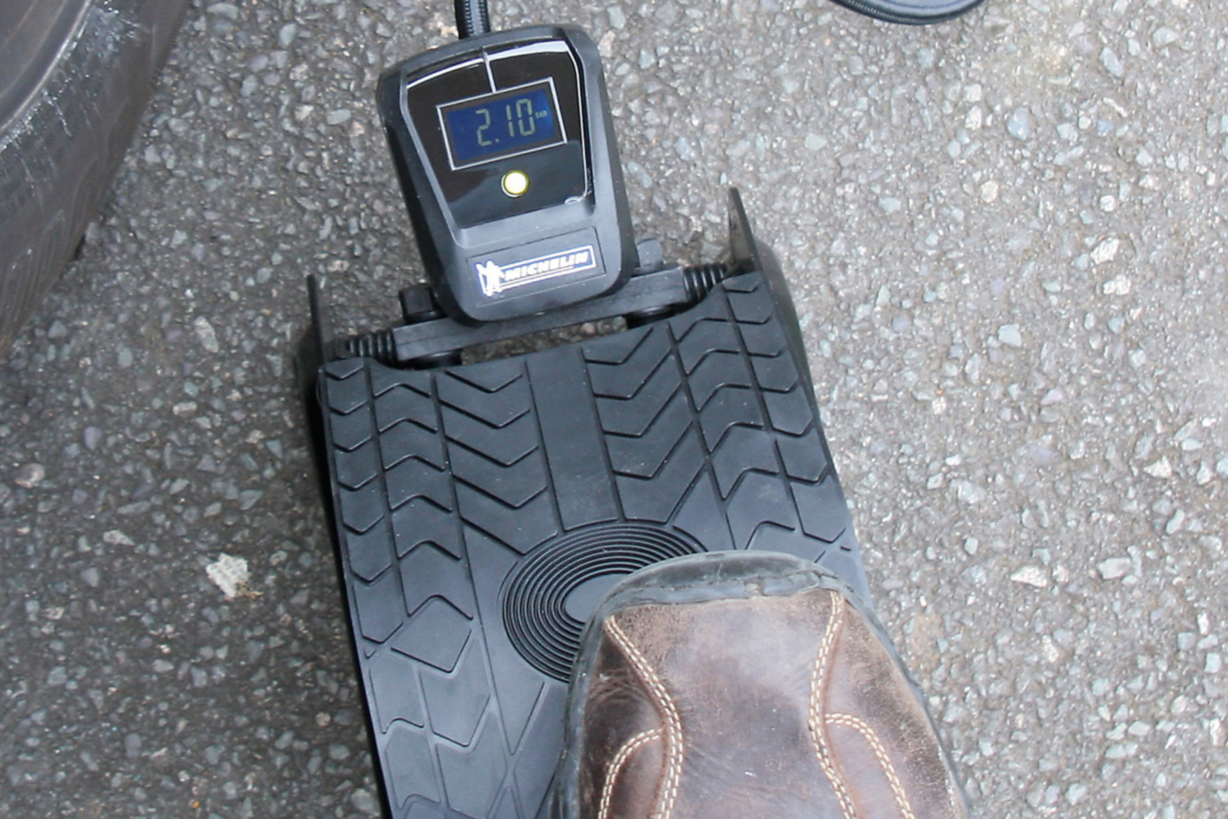 electric foot pumps for car tyres