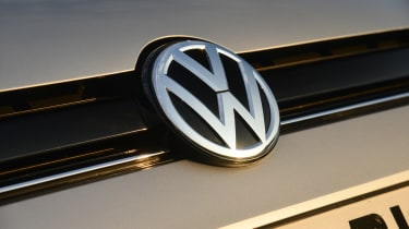 Volkswagen Golf Bluemotion front badge