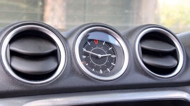 Suzuki Vitara long-termer - clock