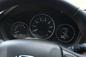 Honda HR-V Sport - dials