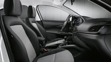 Fiat Tipo Street - front seats