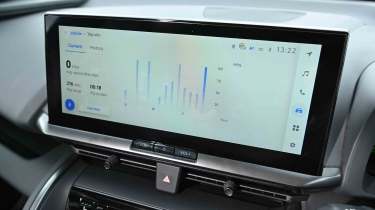 Toyota C-HR - efficiency history screen