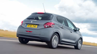 Peugeot 208 - rear tracking
