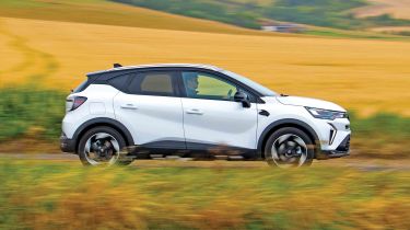 Renault Captur - side panning