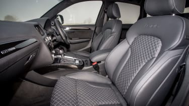 Audi SQ5 Plus 2016 - front seats