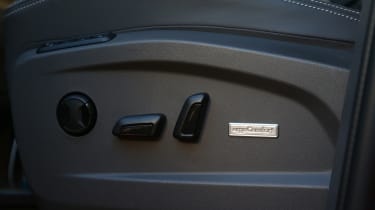 Volkswagen Multivan eHybrid - seat controls