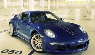 Porsche 911 5M Facebook fans front