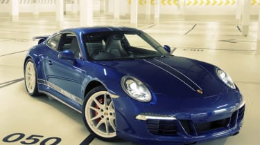Porsche 911 5M Facebook fans front