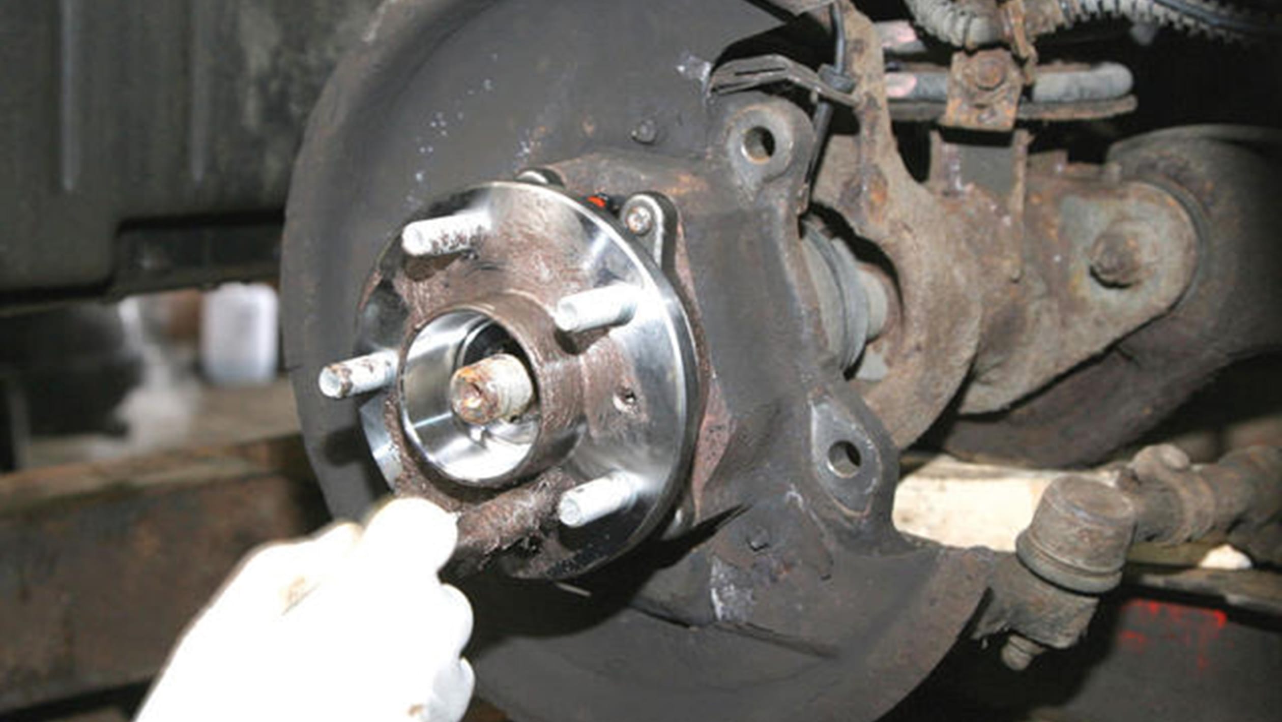 How to replace a Discovery 2 front wheel hub pictures Auto Express
