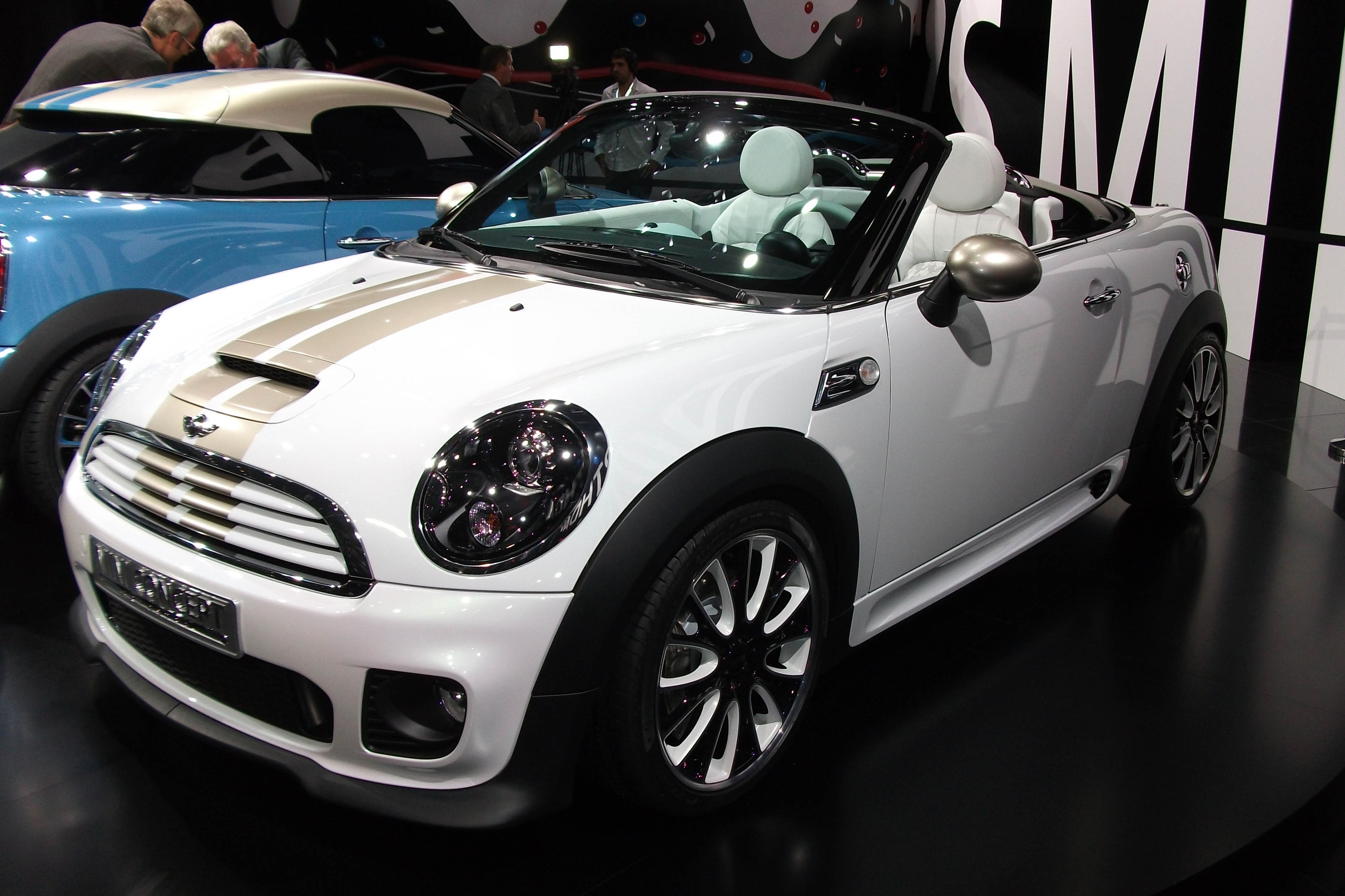 Mini Roadster out in open | Auto Express