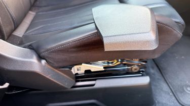 BMW iX3 50 xDrive M Sport Pro - seat panel