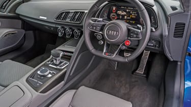 Audi R8 - dash