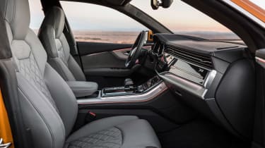 Audi Q8 - front seats