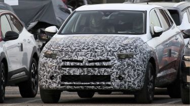 Vauxhall Grandland facelift - spyshot 1
