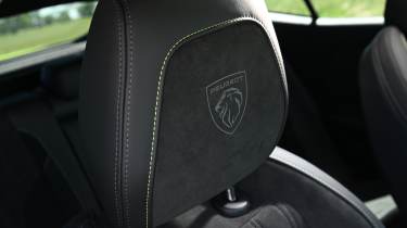 Peugeot E-408 - front headrest
