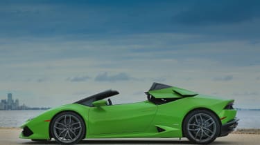 Lamborghini Huracan Spyder - roof fold