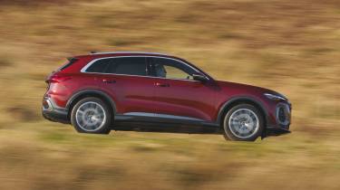Audi Q5 - side panning
