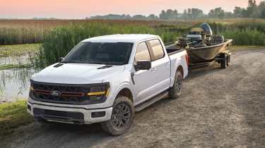 Ford F-150 pick-up truck - front static 