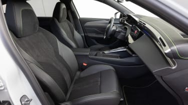 Peugeot E-308 SW - front seats