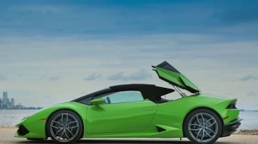 Lamborghini Huracan Spyder - roof folding