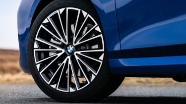 BMW 223i Active Tourer - front N/S wheel