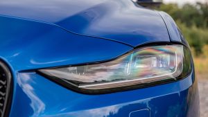 Jaguar XE P250 - front light