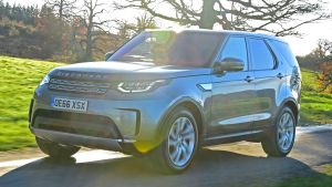 Used Land Rover Discovery 5 - front action