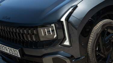 Kia Seltos - front light