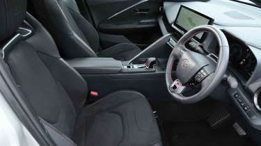 Toyota C-HR - driving postition