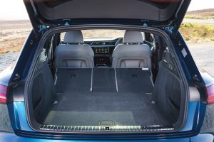 Audi e-tron - boot seats down