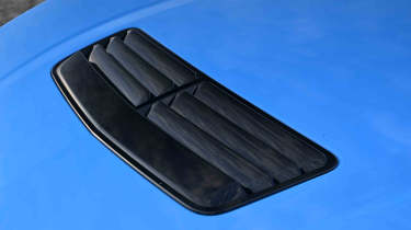 Ford Mustang GT - bonnet detail