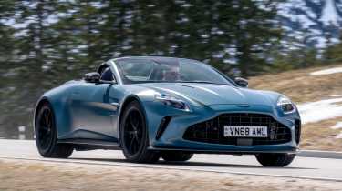 Aston Martin Vantage Roadster - front action