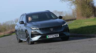 Peugeot E-308 SW facelift - front cornering 