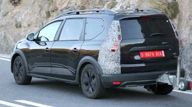 Dacia Jogger facelift (camouflaged) - rear 3/4