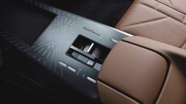 DS No8 - centre console
