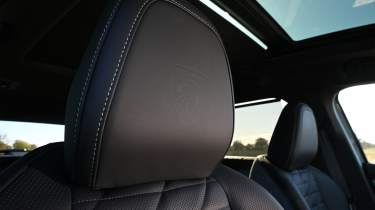 Peugeot E-5008 - headrests