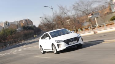 Hyundai Ioniq hybrid 2016 review - front tracking 2