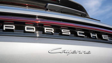 Porsche Cayenne facelift - rear badge