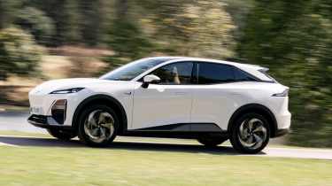 New Changan Deepal S07 - side action, front 